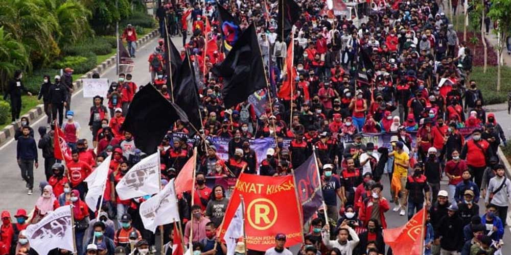 AKSI: Ribuan buruh menggelar aksi May Day  14 Mei, tahun lalu. Rencananya ribuan buruh bakal melakukan aksi May Day 14 Mei 2022 di depan Gedung DPR RI, Jakarta pada Sabtu (14/5).