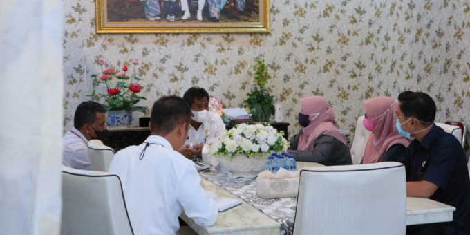 Diskominfo Binjai AUDIENSI: Wali Kota Binjai, H Amir Hamzah menerima audiensi dari PA di rumah dinas, Jalan Veteran, Kelurahan Tangsi, Binjai Kota, Rabu (6/4).
