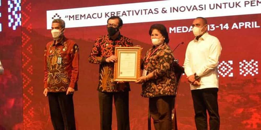 SEMINAR: Bupati Karo Cory S Sebayang didampingi Gubsu Edy Rahmayadi dalam Roving Seminar Kekayaan Intelektual Sumatera Utara.SOLIDEO/sumut pos.
