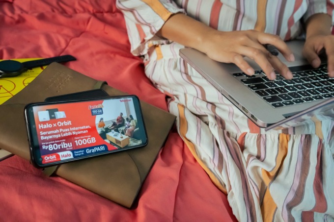Telkomsel Orbit menghadirkan skema pascabayar melalui program Halo x Orbit dan menyediakan pilihan paket data mulai dari Rp80 ribu untuk paket data hingga 100 GB/bulan. Informasi lengkap terkait program ini dapat diakses melalui telkomsel.com/promo/haloor
