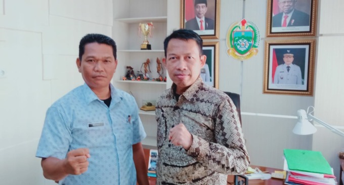 BERSAMA: Kepala UPT Kebakatan Olahraga Dispora Sumut, Apri Sugiarto SE didampingi Kasi Pelatihan Olahraga Rusli SH. (IST)