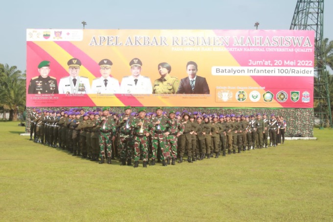 BERSAMA: Pangdam I/BB Mayjen TNI Achmad Daniel Chardin SE MSi bersama peserta apel bangunan di Mako Yonif Raider 100/PS, Desa Namusira-Sira, Kecamatan Sei Bingei, Langkat. (IST)