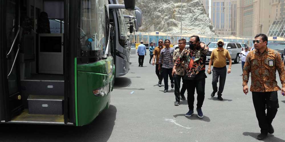 TINJAU Menteri Agama Yaqut Choli Qoumas meninjau kesiapan akomodasi, konsumsi, dan transportasi yang akan diberikan kepada jamaah haji Indonesia di Arab Saudi, Kamis (19/5).