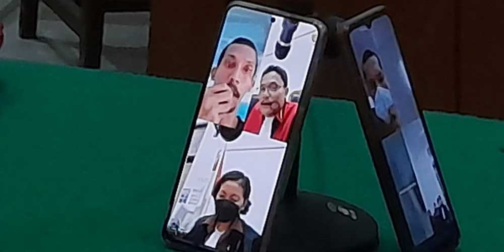 SIDANG: Oknum ASN Kemenkumham Sumut, Lamhot Parasian Hutarabat, terdakwa kasus pencurian besi saat menjalani sidang tuntutan secara virtual, Jumat (13/5).Agusman/Sumut Pos.