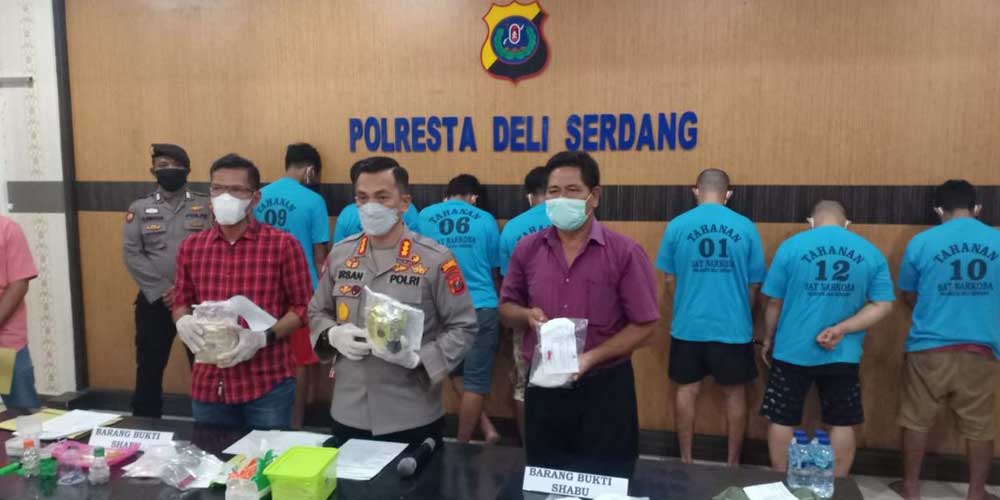 PAPARKAN: Polresta Deliserdang memaparkan hasil pengungkapan kasus peredaran sabu 2,3 kg.