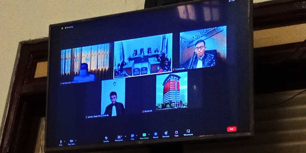 PUTUSAN: Mantan Wali Kota Tanjungbalai, M Syahrial terdakwa kasus korupsi menjalani sidang putusan secara virtual, Senin (30/5).
