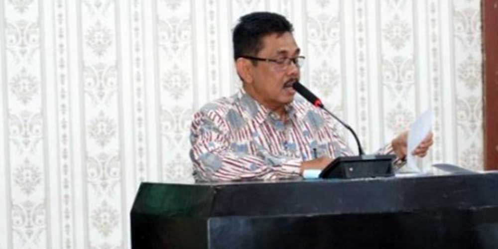 SAMPAIKAN: Pj Wali Kota Tebingtinggi Muhammad Dimiyathi ketika menyampaikan pandangan akhir LPJ Wali Kota tahun 2021 menjadi Ranperda.