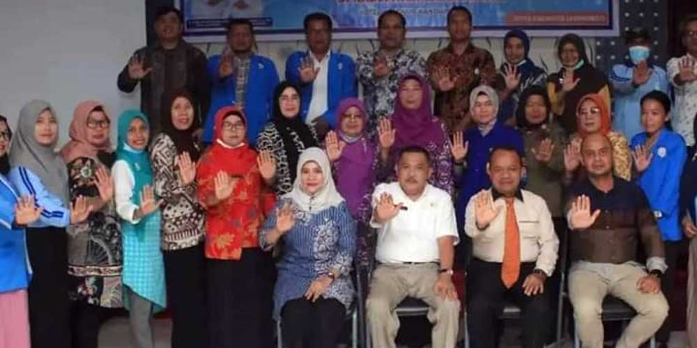 PEMBUKAAN: Sekretaris Daerah Kabupaten Labuhanbatu  membuka Pelatihan Penerapan Kode Etik Perlindungan Perempuan dari Kekerasan Eksploitasi Seksual. fajar/SUMUT POS.