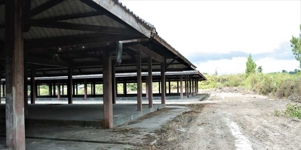 SUDAH DIBERSIHKAN: Eks Pasar Sitinjo di Desa Sitinjo, Kecamatan Sitinjo, Kabupaten Dairi, terlihat sudah dibersihkan untuk dijadikan pusat pasar komoditi.