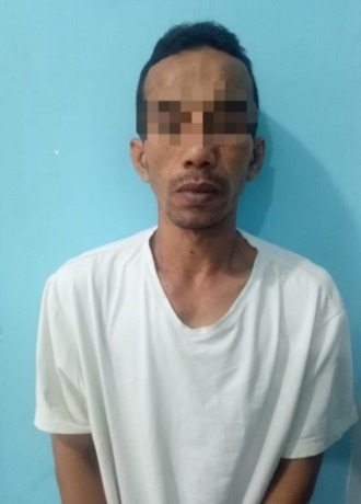 DIAMANKAN : IS pelaku pencabulan terhadap anak kandungnya sendiri yang kini telah ditahan di Mapolres Tebingtinggi.