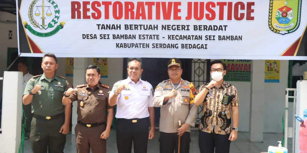 RUMAH RESTORATIVE: Peresmian Rumah Restorative Justice di Desa Seibamban Estate Kecamatan Seibamban, Rabu (20/7).