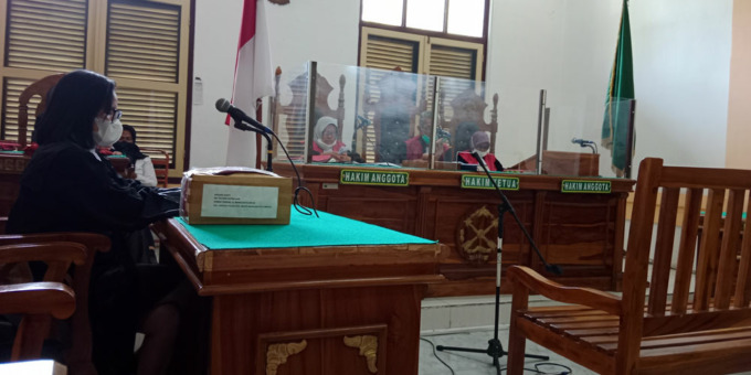 PUTUSAN: Majelis hakim membacakan putusan terhadap Chairul Amin, terdakwa kasus sabu secara virtual di Ruang Cakra 3 Pengadilan Negeri Medan, Selasa (5/7).