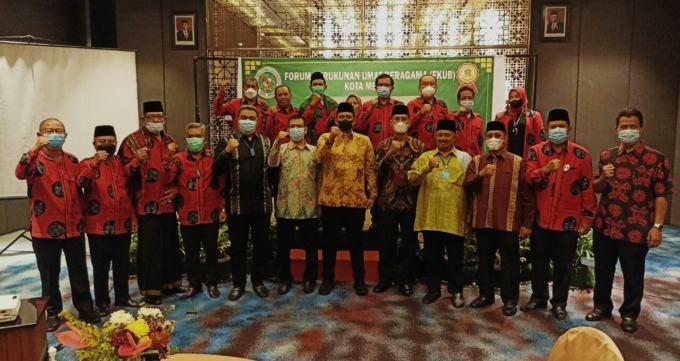 ISTIMEWA FKUB MEDAN: Pengurus FKUB Kota Medan bersama dewan penasehat, tokoh agama, tokoh masyarakat pada kegiatan refleksi di Medan.
