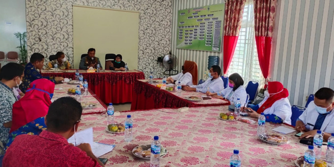 batara/SUMUT POS PENILAIAN: Asisten I Pemerintahan dan Kesejahteraan Rakyat, Drs Citra Effendi Capah MSP menghadiri Penilaian Kepatuhan Standar Pelayanan Publik Pusat Kesehatan Masyarakat (Puskesmas) di Kabupaten Deliserdang Tahun 2022, Kamis (28/7).