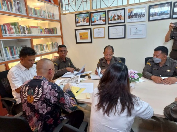 KONSULTASI: PUD Pasar Medan saat berkonsultasi dengan Kejari Medan.