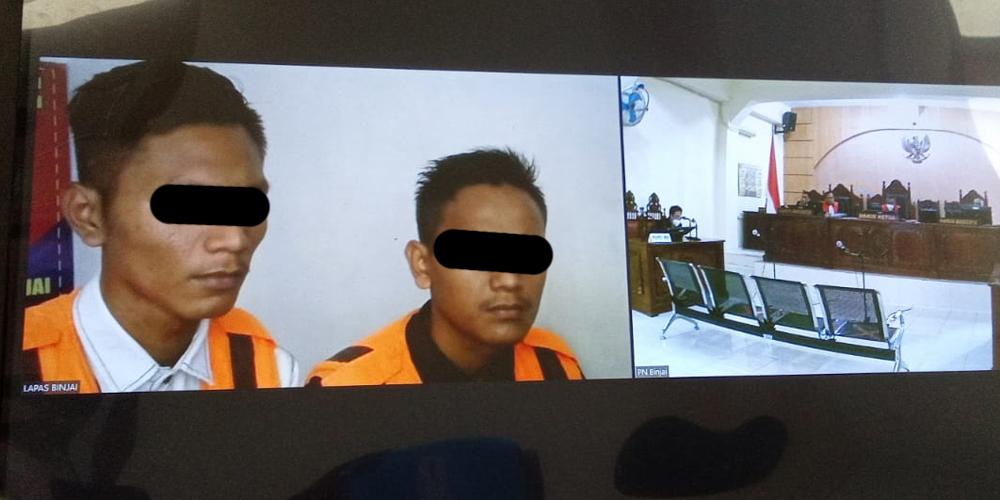 Kedua terdakwa yang menjalani sidang secara daring dari Lapas Binjai.Teddy Akbari/Sumut Pos.
