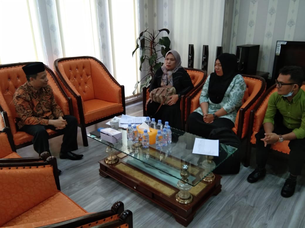 TEMU: FGTT Kota Medan saat menemui Wakil Ketua DPRD Kota Medan, H Rajudin Sagala.