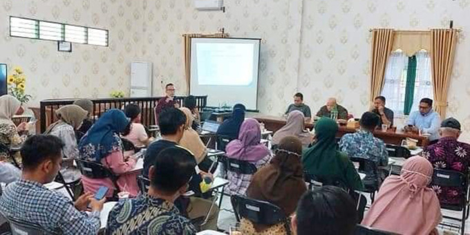SOSIALISASI: BKPSDM Kota Tebingtinggi saat menggelar sosialisasi penerapan e-Absensi berbasis android di Aula Kantor BKPSDM Kota Tebingtinggi, Jalan Gunung Lauser Kota Tebingtinggi, Jumat (26/8).