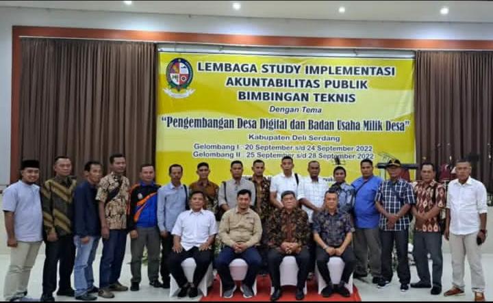 BERSAMA: Para kepala desa se Deliserdang saat foto bersama beberapa waktu lalu.batara/sumut pos.