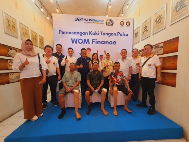 WOM Finance Donasikan Kaki Tangan Palsu dan Brace.(ist)