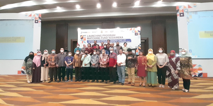 BERSAMA: Rektor USU, Dr Muryanto Amin SSos MSi bersama Ketua Program, Dr dr Juliandi Harahap MA Sp KKLP, Ketua Forum Rektor Bidang Kesehatan, Prof dr Fasli Jalal Sp GK PhD, Kepala Perwakilan BKKBN Provinsi Sumut, M Irzal dan 25 rektor/perwakilan se-Sumut,
