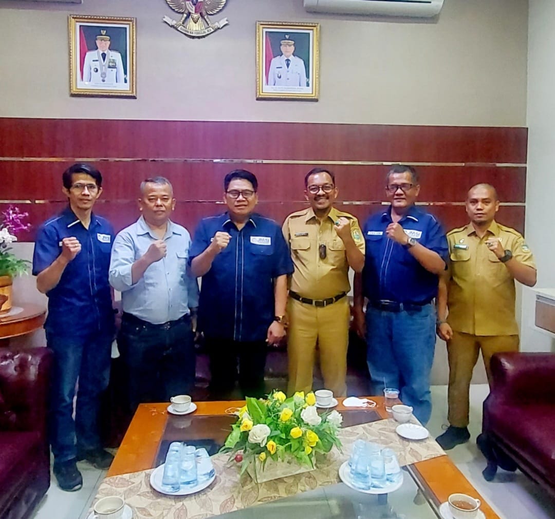 Pengurus Pengda JMSI Sumatera Utara saat beraudiensi diterima Plt Kadis Kominfo Sumut Ilyas Sitorus