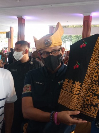 WORKSHOP: Menteri Pariwisata dan Ekonomi Kreatif Sandiaga Salahuddin Uno dalam kegiatan Workshop Pengembangan Kabupaten/Kota (KaTa) Kreatif Indonesia 2022 di Kota Binjai . Istimewa/Sumut Pos.