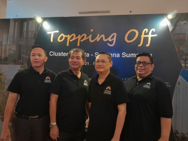 Direktur PT Jakarta Setiabudi Internasional Tbk (JSI) Eddy bersama Komisaris PT Medan Raya Perkasa sekaligus Pemegang Saham Savanna Sumatera Tarman Hartono serta Deputy Director Sales dan Marketing Residential JSI Andre Utama dan Direktur PT Medan Raya Pe