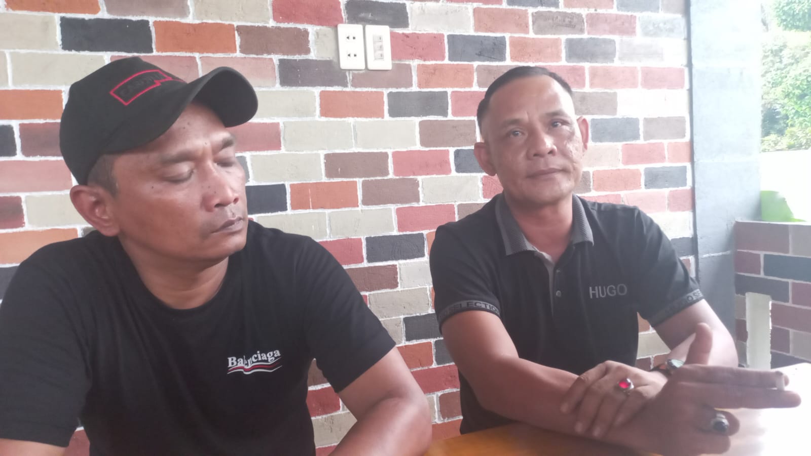 KETERANGAN: Sekretaris DPD IPK Langkat, Bambang (kanan) saat memberikan keterangan di Binjai.