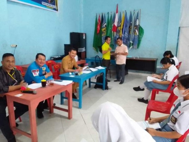 Adieli Laoli/Sumut Pos KEGIATAN: Kepala Bappelitbang Kota Gunungsitoli, Karya Septianus Bate