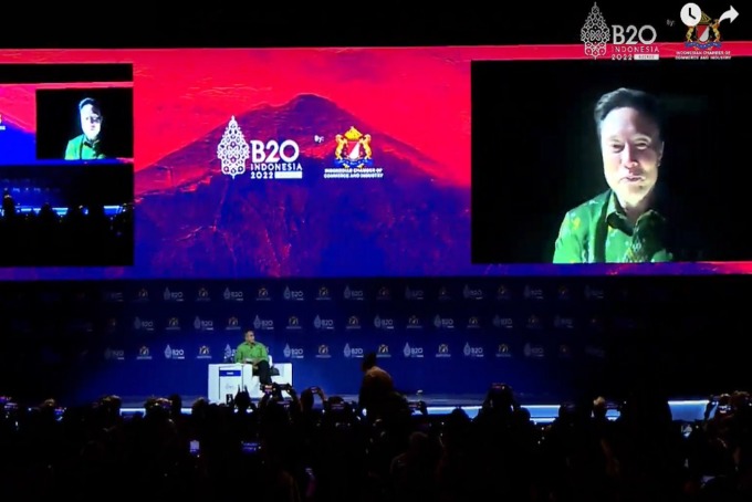 VIRTUAL: Elon Musk menjadi narasumber kunci di hari terakhir B20. Ia berdialog secara virtual bersama CEO dan Presdir Bakrie & Brothers Anindya Bakrie. istimewa/sumutpos.