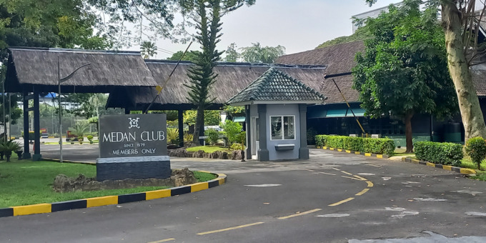 Medan Club: Suasana dari luar Medan Club di Jalan RA Kartini Medan.  BAGUS SYAHPUTRA/Sumut Pos.
