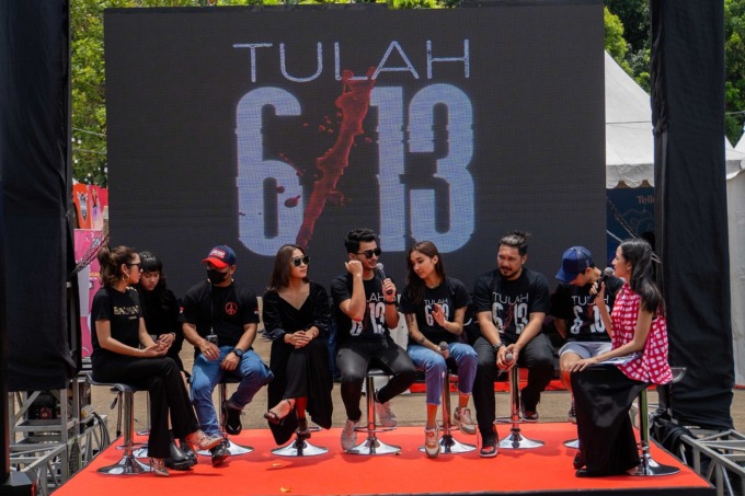 Para pemain film horor Perjanjian Ghaib, Tulah 6/13, Jin Qorin, dan Anak Titipan Setan yang hadir dalam acara meet and greet beberapa waktu lalu di Jakarta. Film-film ini dapat disaksikan pada tahun 2023 di berbagai bioskop di Indonesia.