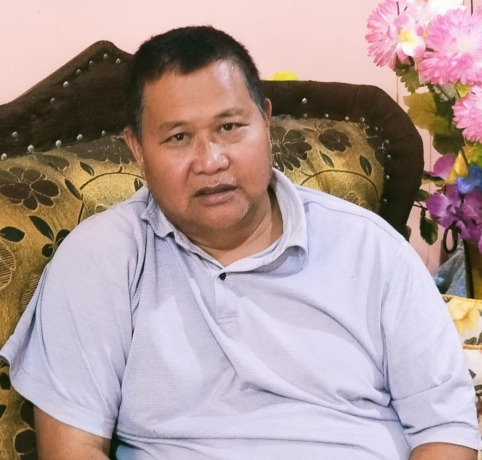 KETERANGAN: Koting Tumangger mertua Nofrida Megawati Simangunsong, saat menyampaikan keterangan kronologis janin yang meninggal dalam kandungan.Rudy Sitanggang/Sumut Pos.