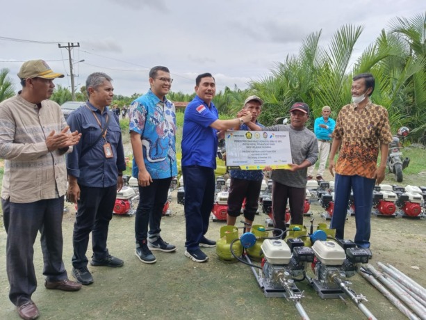 Penyerahan bantuan konversi BBM ke BBG secara simbolis kepada Ratusan  Nelayan di Bagan Dusun 3 Pantai Labu Deli Serdang.