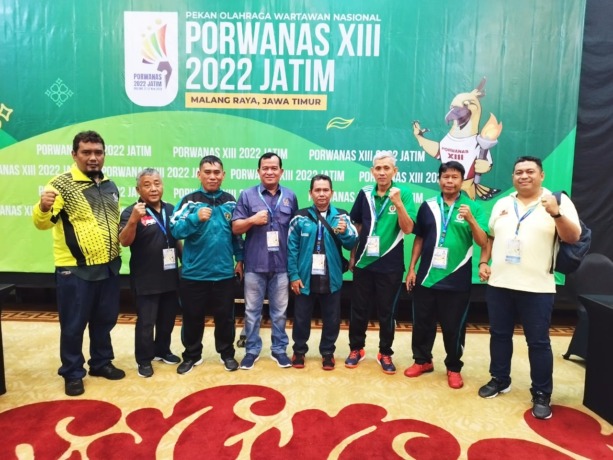 PERUNGGU: Tim catur Sumut foto bersama usai meraih perunggu pada Porwanas 2022 di Kota Batu, Malang Raya, Jawa Timur, Kamis, (24/11). (IST)