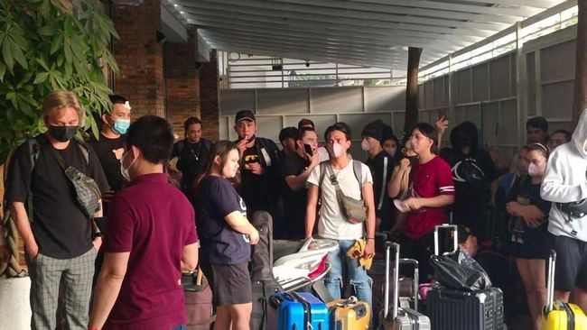 WNI: Para WNI korban perusahaan online scam yang berhasil diselamatkan dari penyekapan di Kamboja.  istimewa/sumutpos.