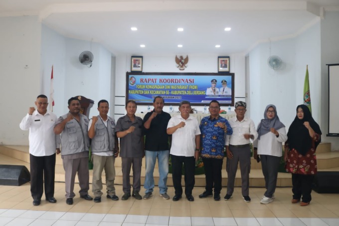DIABADIKAN: Wabup Deliserdang M Ali Yusuf Siregar diabadikan bersama FKDM Deliserdang di sela-sela rakor FKDM se-Kabupaten Deliserdang tahun 2022.