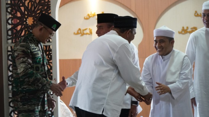 HADIR: Plt Bupati Langkat H Syah Afandin SH hadiri peringatan HAUL ke-99 Tuan Guru Babussalam Langkat Pertama, Syekh Abdul Wahab Rokan Al Kholidi Naqsyabandi, di Madrasah Besar Persulukan Thoriqoh Naqsyabandiyah Babussalam, Desa Besilam Kecamatan Padang T