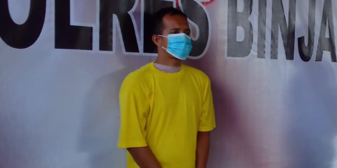 DIPAPARKAN: Terduga bandar narkoba berinisial DA, saat dipaparkan Satresnarkoba Polres Binjai.  teddy akbari/sumut pos.