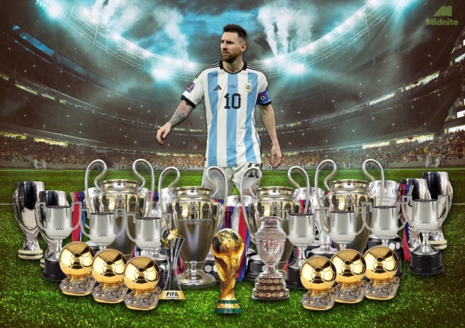 KOLEKSI TROFI: Lionel Messi meraih trofi Piala Dunia 2022 sekaligus didaulat sebagai pemain terbaik dalam ajang sepak bola empat tahunan itu. Messi sebelumnya telah mengoleksi tujuh penghargaan Ballon D’Or serta gelar Copa América dan trofi Finalissime, m