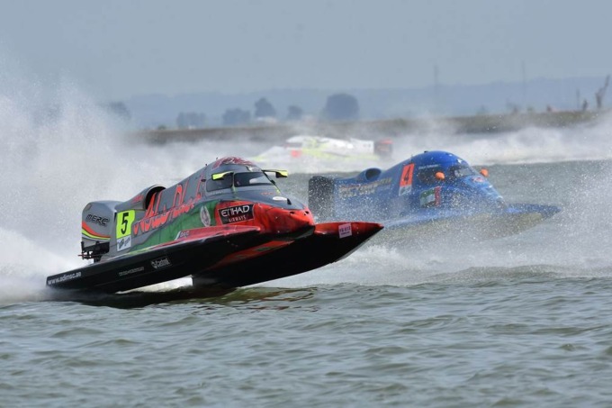 MELAJU KENCANG:  Speed boat melaju kencang di ajang pertandingan F1Powerboat (F1H2O) World Championship di luar negeri, beberapa waktu lalu.