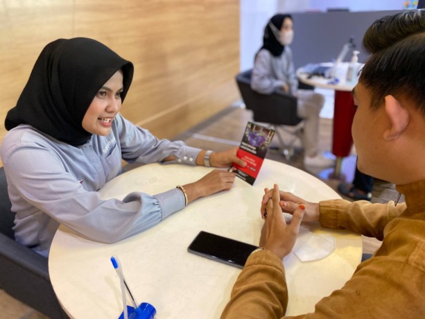 Telkomsel menghadirkan ragam pilihan paket Internet dan nelpon RoaMAX Umroh yang sesuai dengan kebutuhan pelanggan, hadirnya paket RoaMAX Umroh memberikan kemudahan bagi pelanggan untuk tetap dengan lancar komunikasi disela momen ibadah Umroh yang di laku