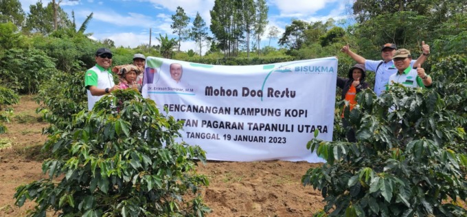 CANANGKAM; Ketua HKTI Taput Dr. Ir. Erikson Sianipar MM canangkan Kampung Kopi Terpadu di Lahan seluas 50 Hektar di Kecamatan Pagaran. (IST)