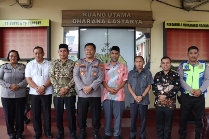 KOORDINASI: Waka Polres Tebingtinggi Kompol Asrul Robert Sembiring ketika menerima rombongan Kemenag.SOPIAN/SUMUT POS.