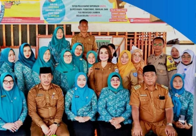 IMUNISASI : Pemerintah Kabupaten Labuhanbatu melaksanakan imunisasi Polio pada anak usia 0-59 bulan.