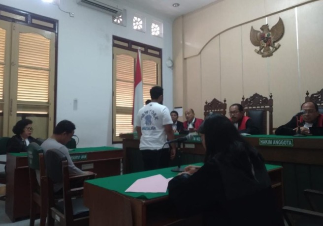 DAKWAAN: Saksi polisi memberikan keterangan atas kasus sabu dengan terdakwa Azhari di PN Medan, Kamis (23/2).
