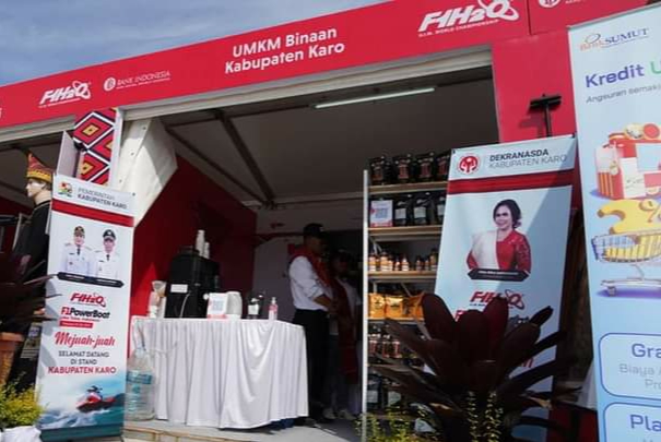 UMKM: Stand UMKM yang dibuka di ajang Even F1 Powerboat Lake Toba.