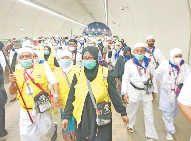 BERANGKAT HAJI: Rombongan jamaah saat hendak berangkat haji, belum lama ini.