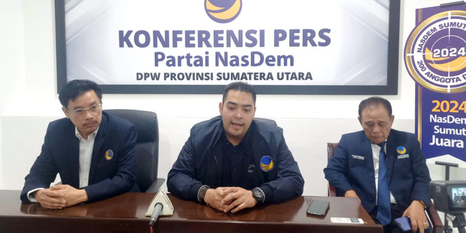 KETERANGAN: Koordinator Bappilu DPP Partai NasDem Prananda Surya Paloh, didampingi Ketua DPW Partai NasDem Sumut Iskandar, saat memberikan keterangan pers.Bagus Syahputra/Sumut Pos.
